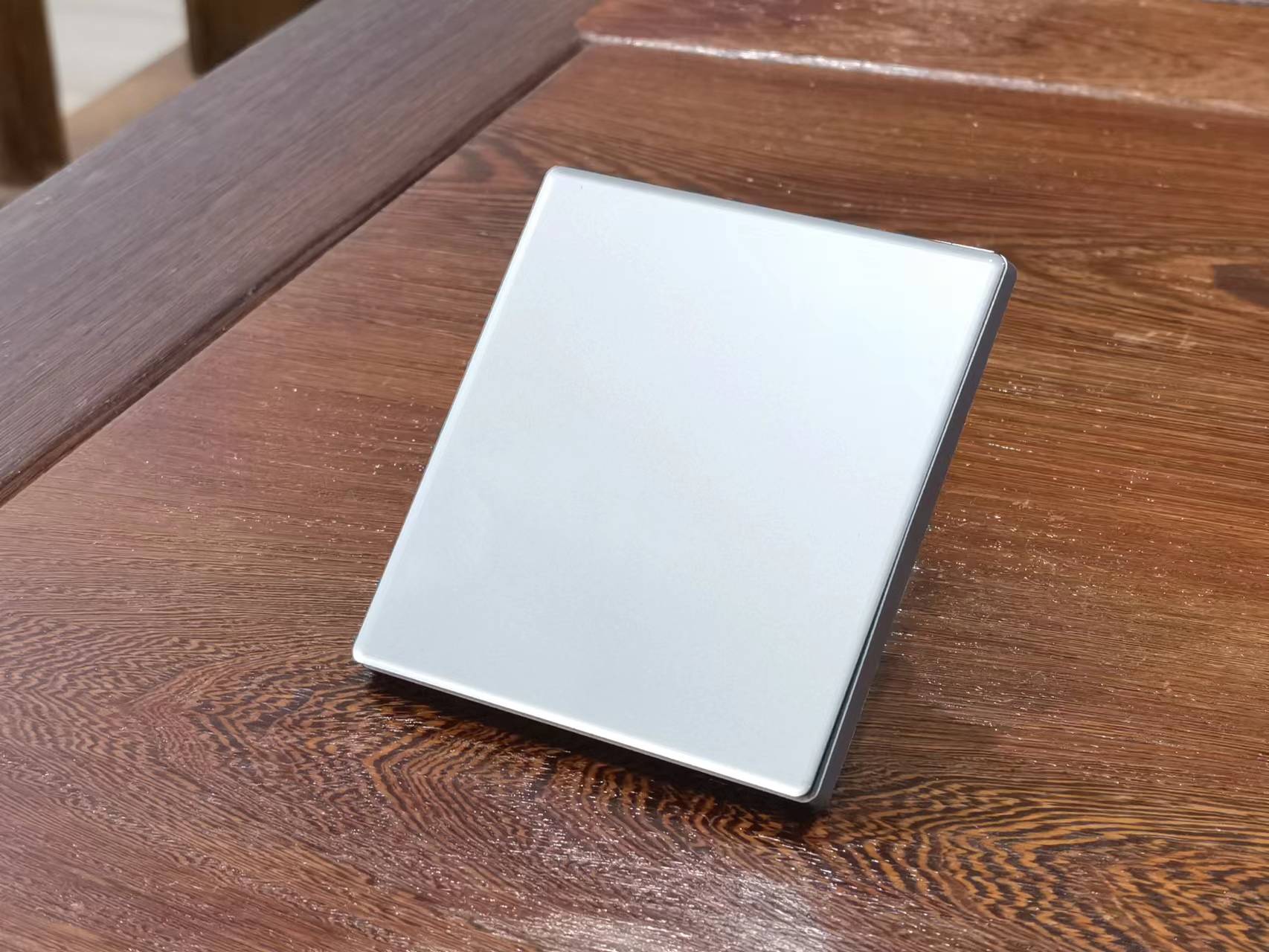 Comparing Different Materials and Designs of Wall Switches and Sockets: Advantages, Disadvantages, a